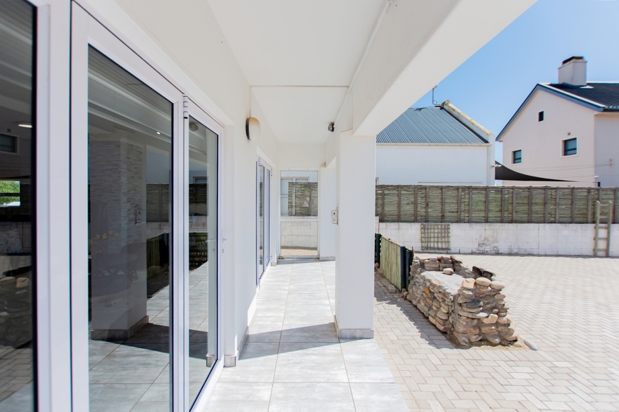 4 Bedroom Property for Sale in Britannia Bay Western Cape